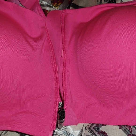 Vibrant Pink High-Impact Sports Bra with Zipper - Picture 4 of 10